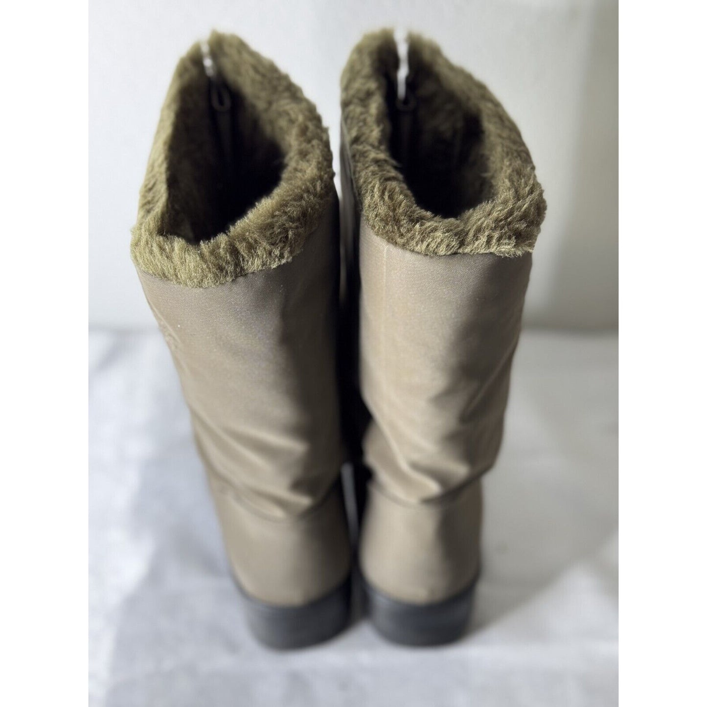 Snowflake Women’s Taupe Faux Fur Lined Winter Boots Size 9M