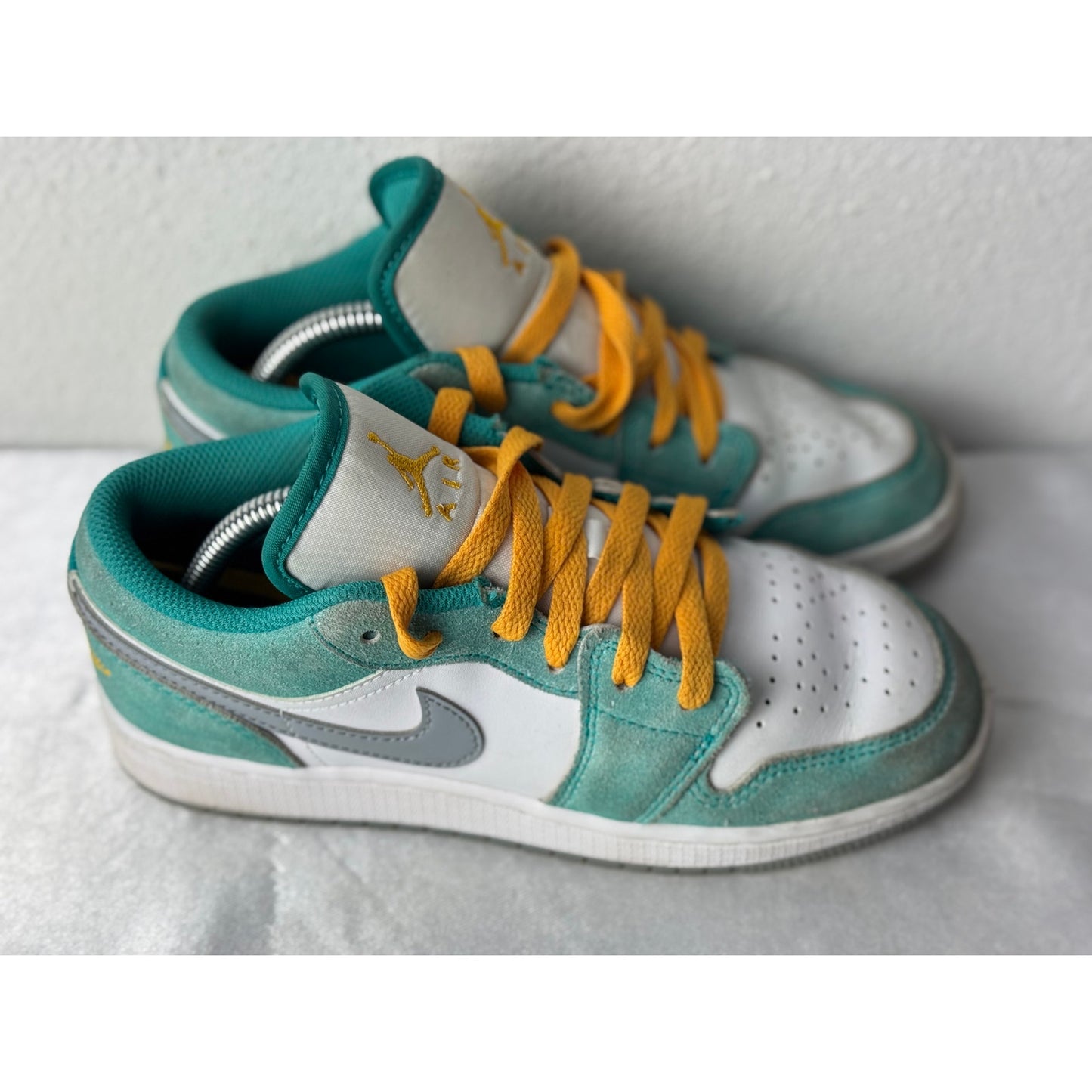 Nike Air Jordan 1 Low SE GS New Emerald White Teal Gold 5.5 Women's Sneakers