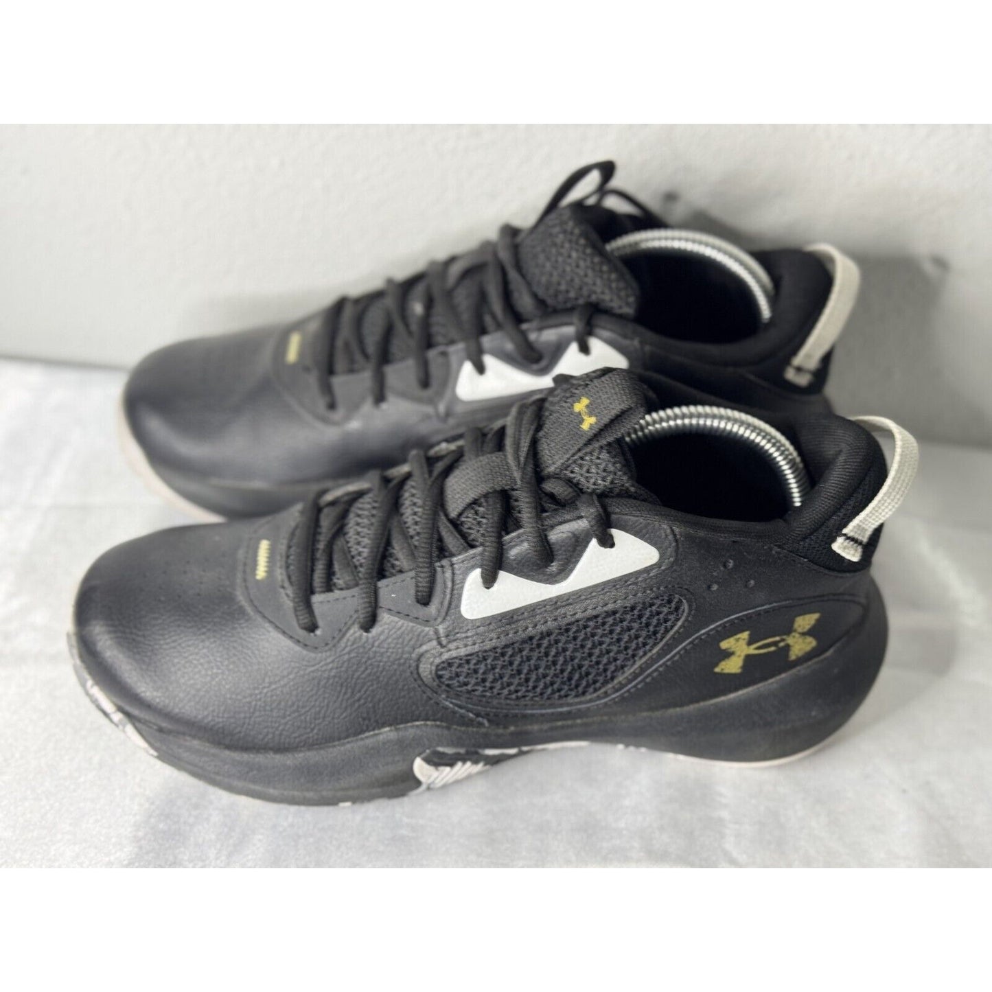 Under Armour Men's Lockdown 5 Basketball Shoes Size 8 Black Gold Athletic