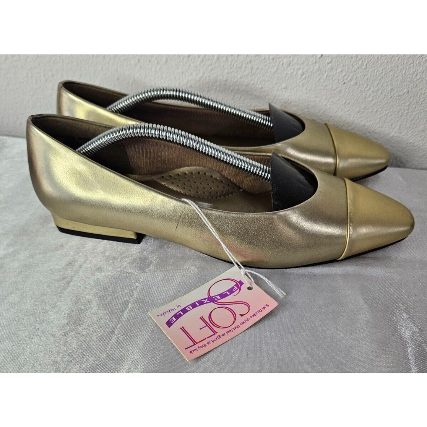 Soft Style by Hush Puppies Women’s Metallic Gold Pointed-Toe Flats Size 7.5