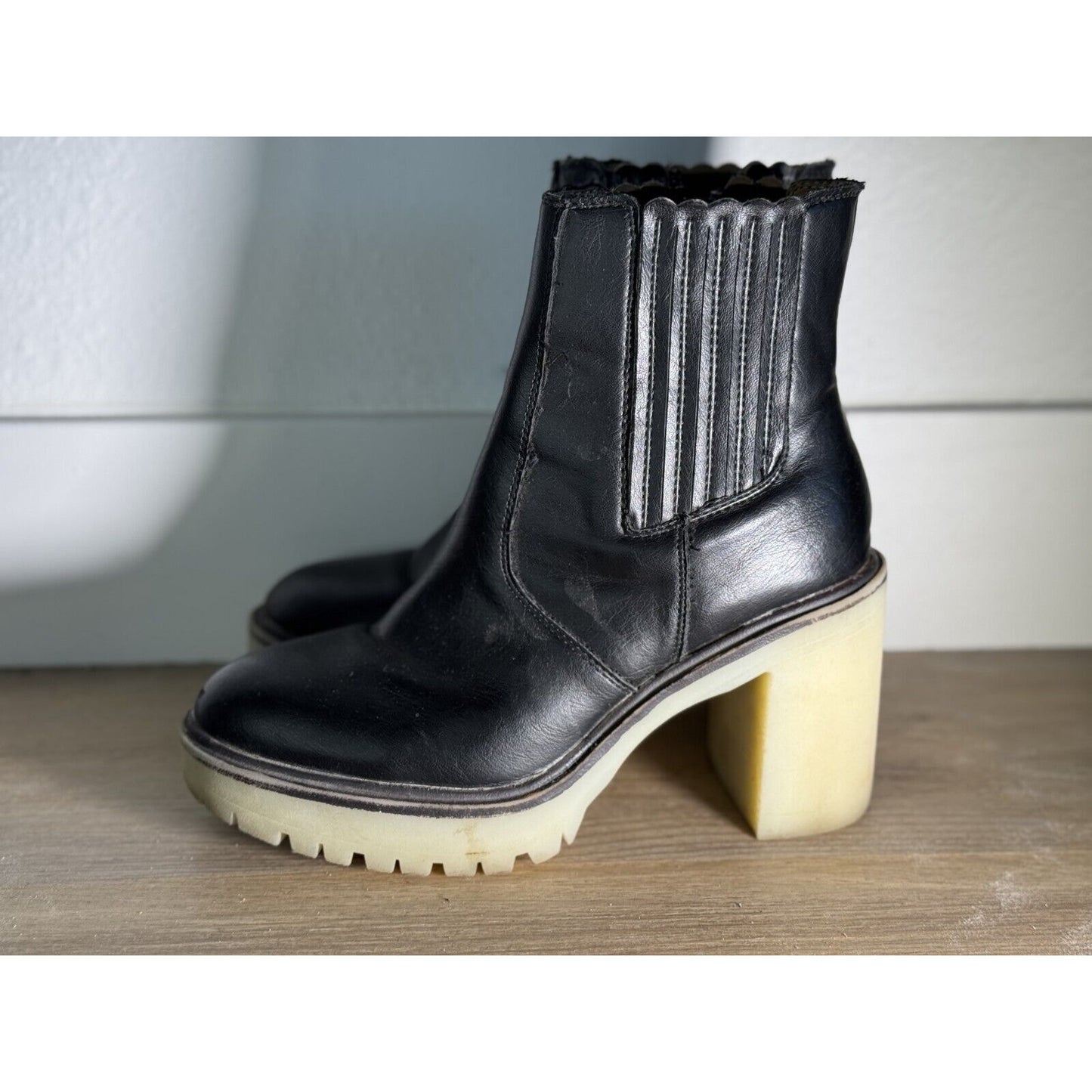 chunky platform Chelsea boots Size US 7