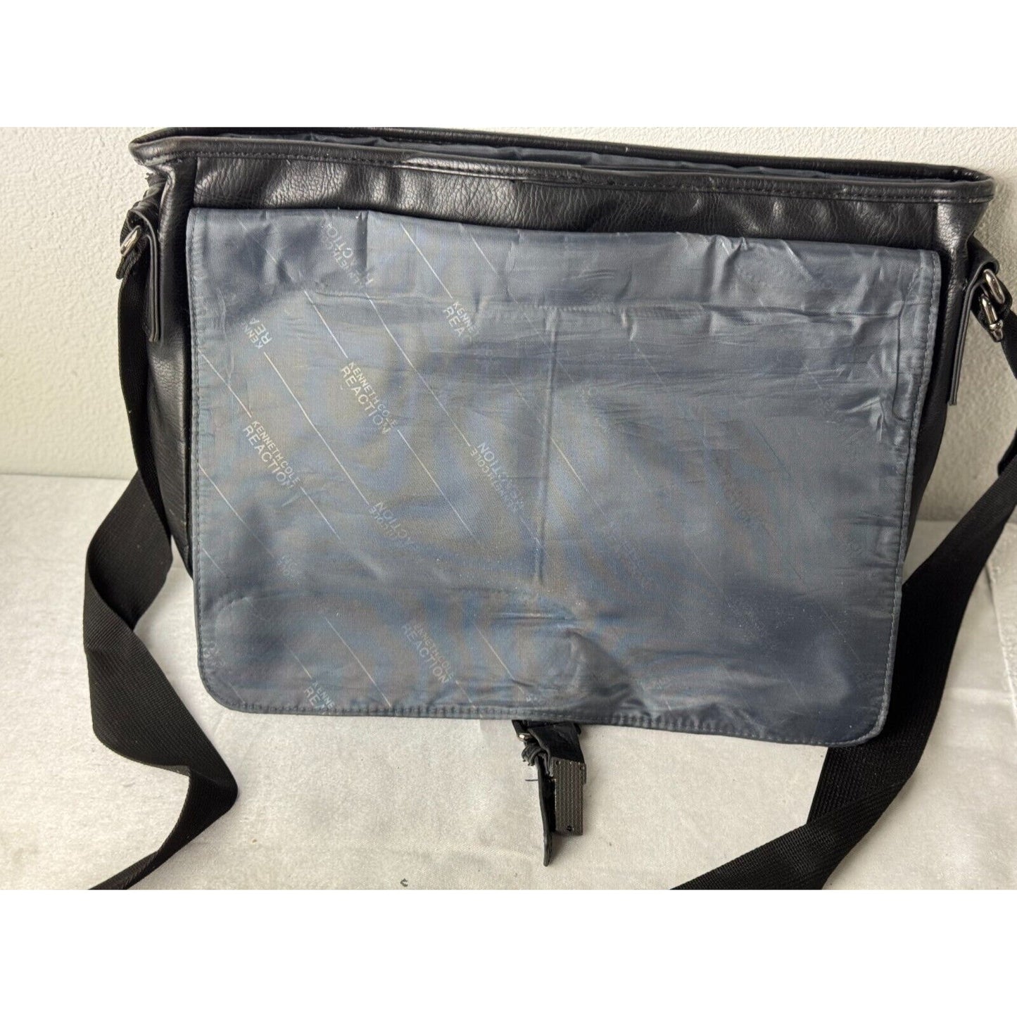 Kenneth Cole Reaction Black Leather Messenger Bag