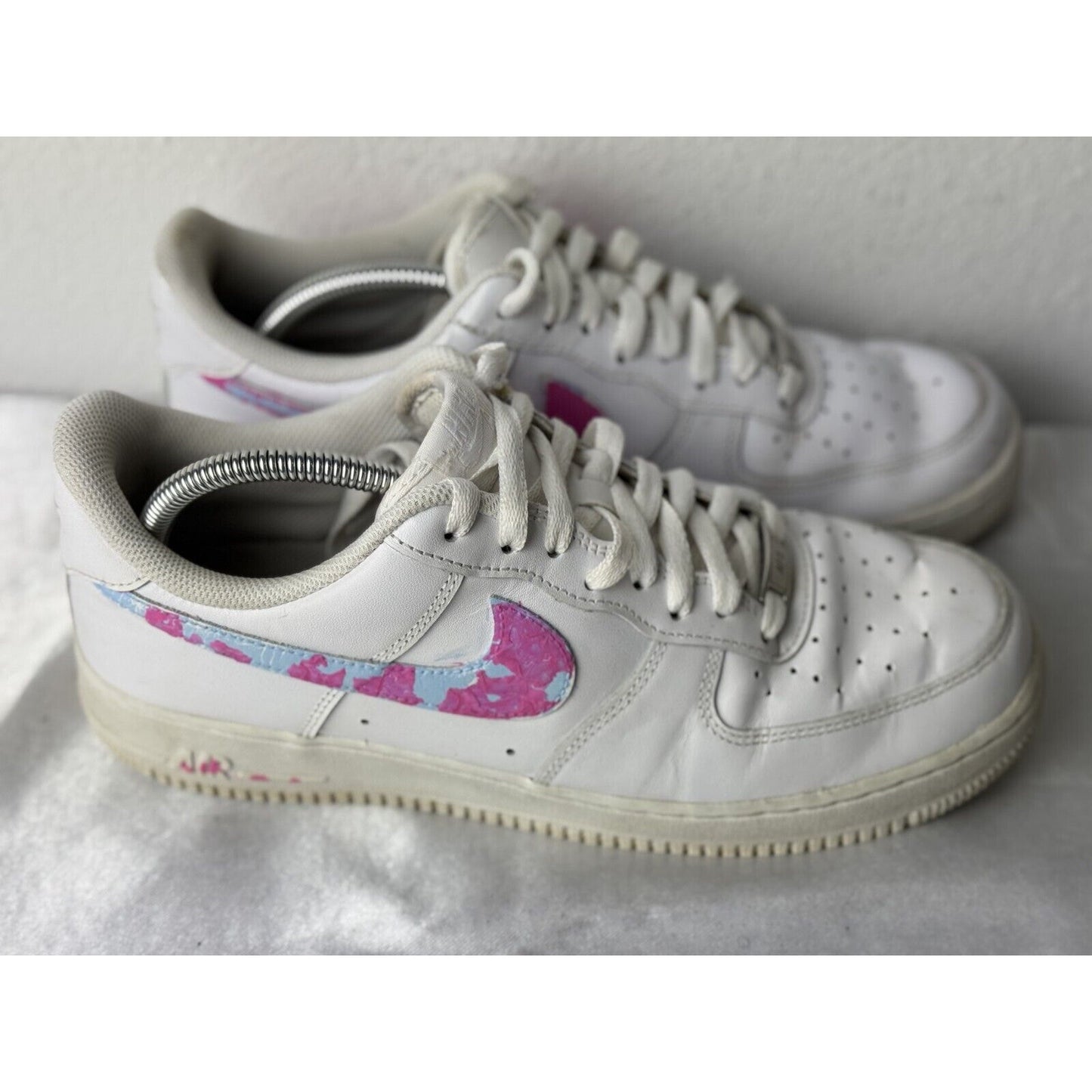 Nike Air Force 1 '07 Low Men’s Size 10 White Pink Camo Swoosh Sneakers