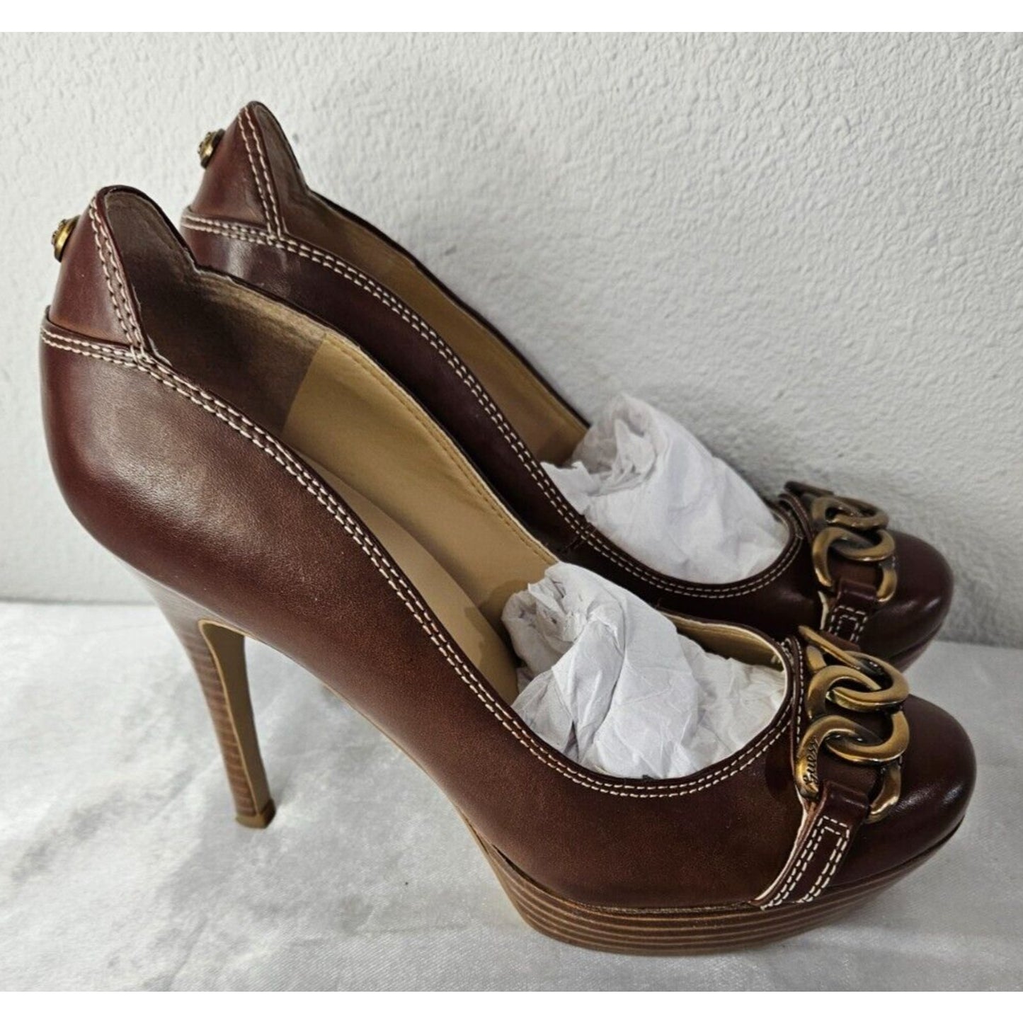 GUESS Women’s Brown Leather Heels Size 7M Gold Chain Accent 4” Stiletto Pump