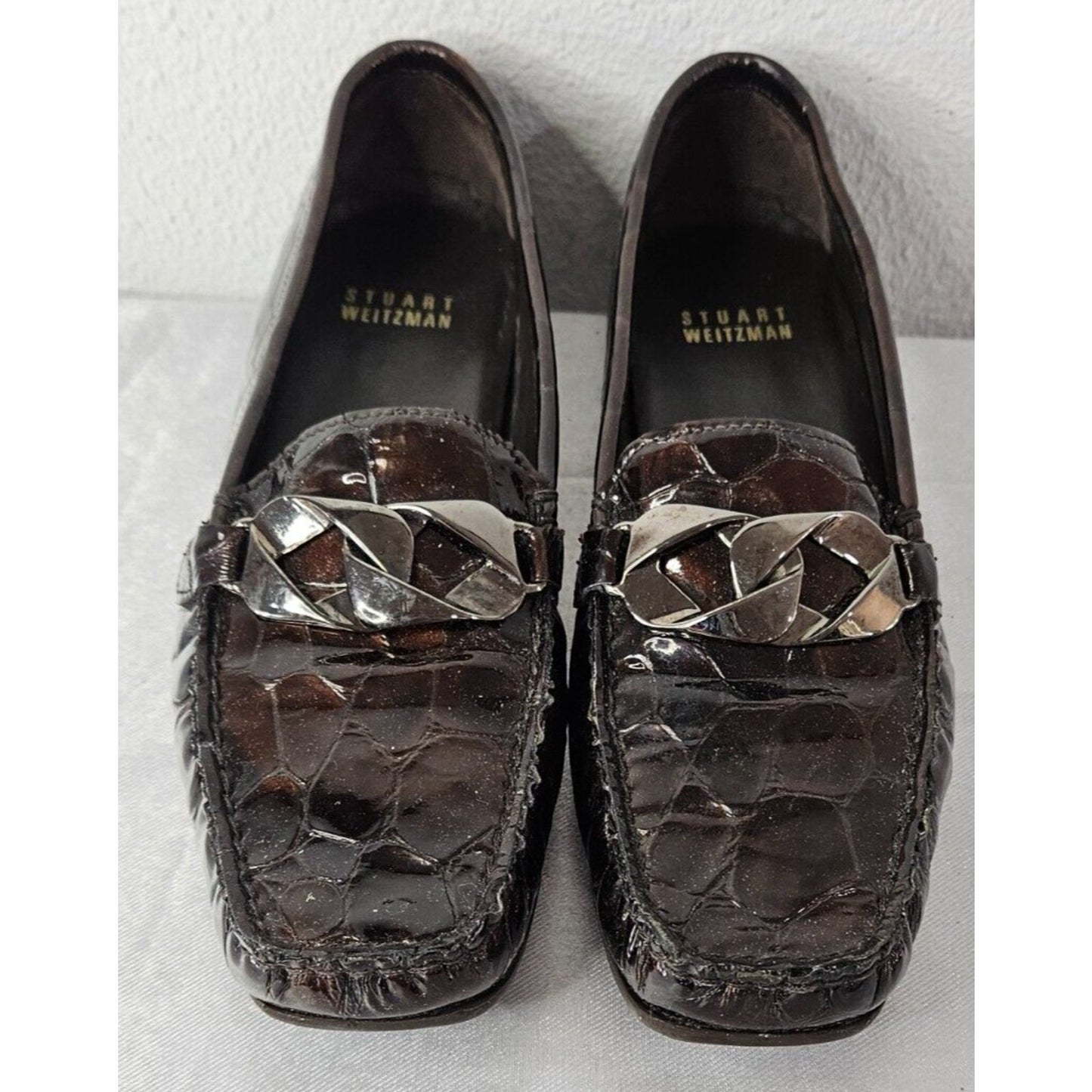 Stuart Weitzman Croc-Embossed Leather Loafers Women’s 6M Brown Chain Detail