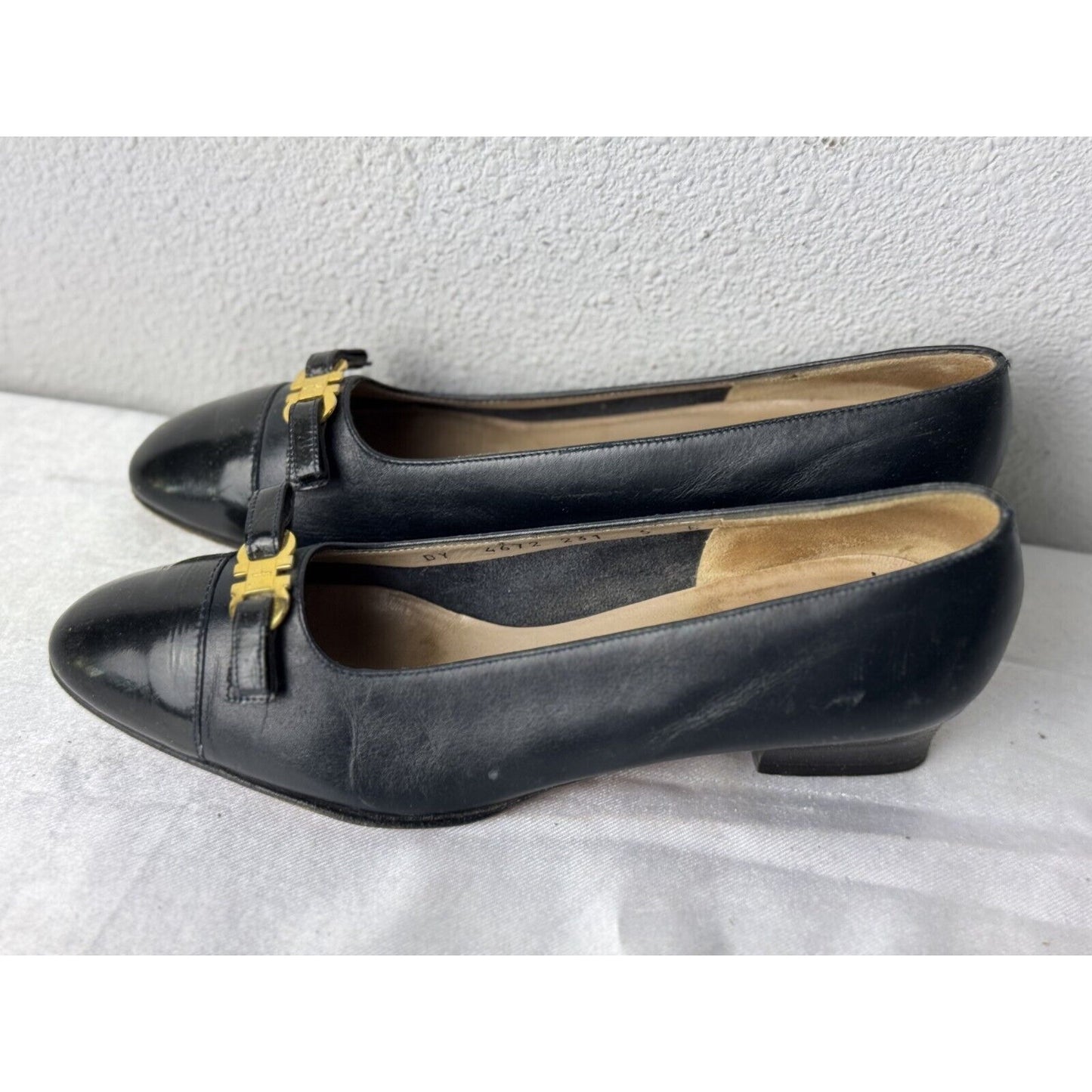 Salvatore Ferragamo Vara Bow Pumps Women’s 5 Black Leather Gold Detail