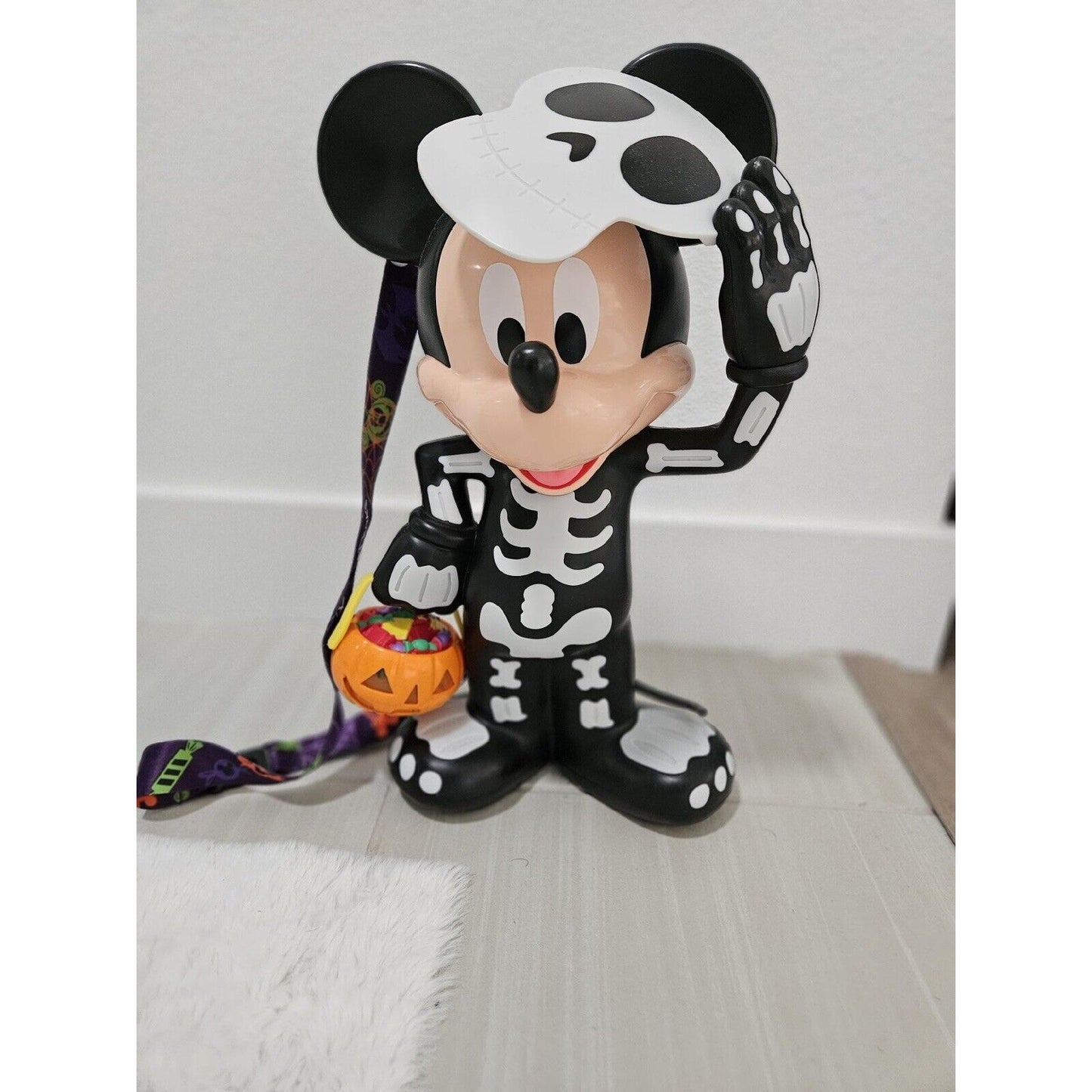 Disneyland Mickey Mouse Skeleton Glow In The Dark Popcorn Bucket 2023 Halloween