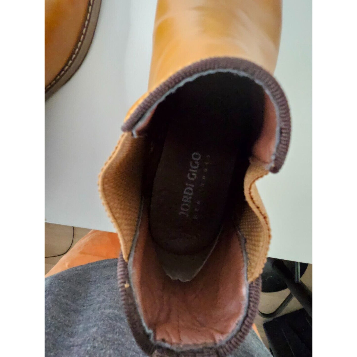 Jordi Gigo Men’s Chelsea Boots Size 9 – Tan Leather, Classic Slip-On – Gently U