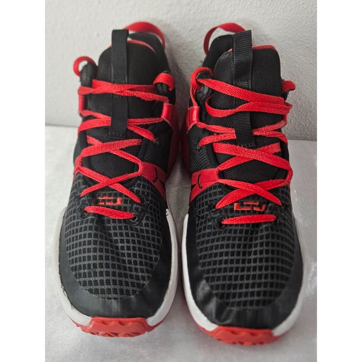 Nike LeBron Witness 7 Basketball Shoes Black Red White Size 6.5 (Women's 8)