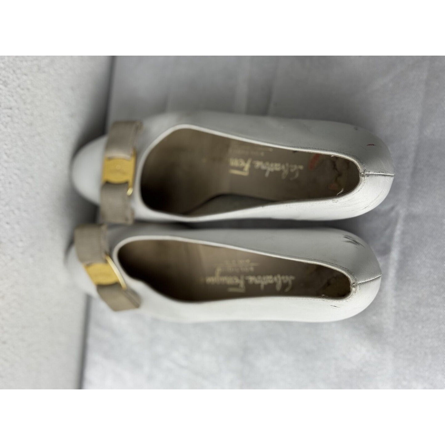 Salvatore Ferragamo Varina Bow Flats Women’s 5 White Leather Gold Hardware Italy