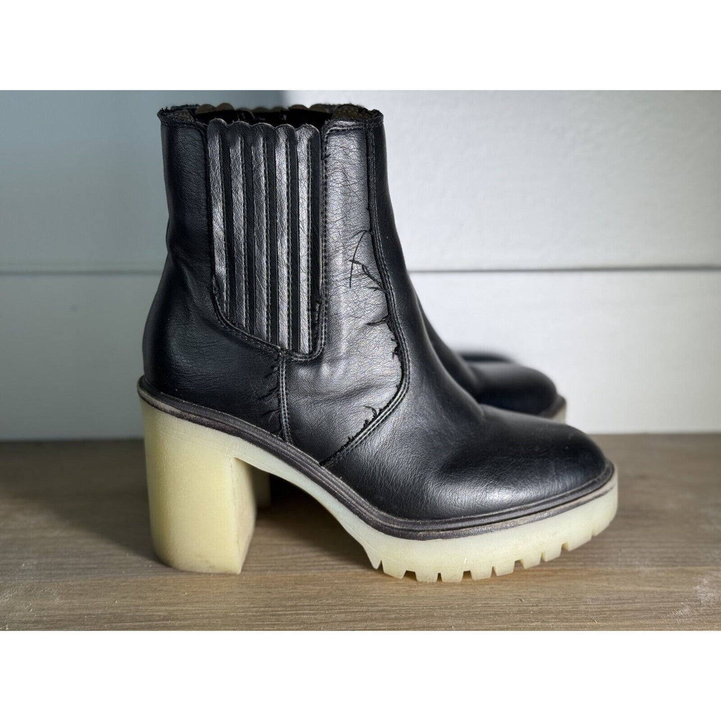 chunky platform Chelsea boots Size US 7