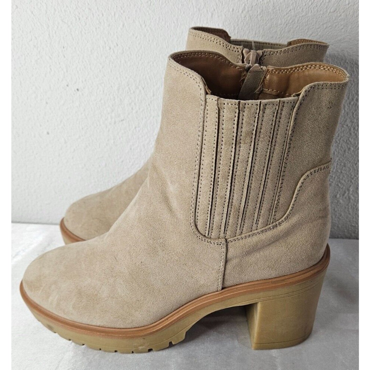 Universal Thread Tan Suede Block Heel Ankle Boots Women’s Size 8 Lug Sole Casual