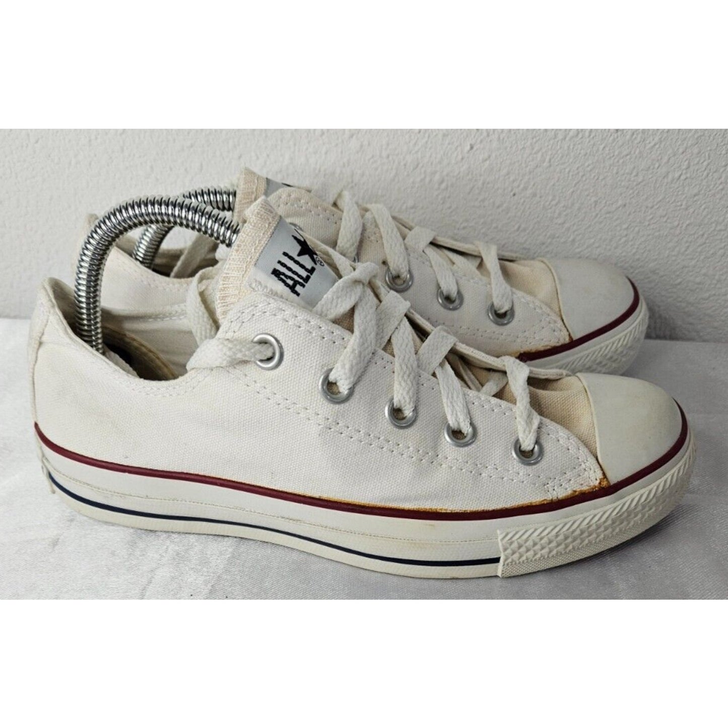 Converse Chuck Taylor All Star Low Top Sneakers White Women’s 6/Men’s 4 Canvas