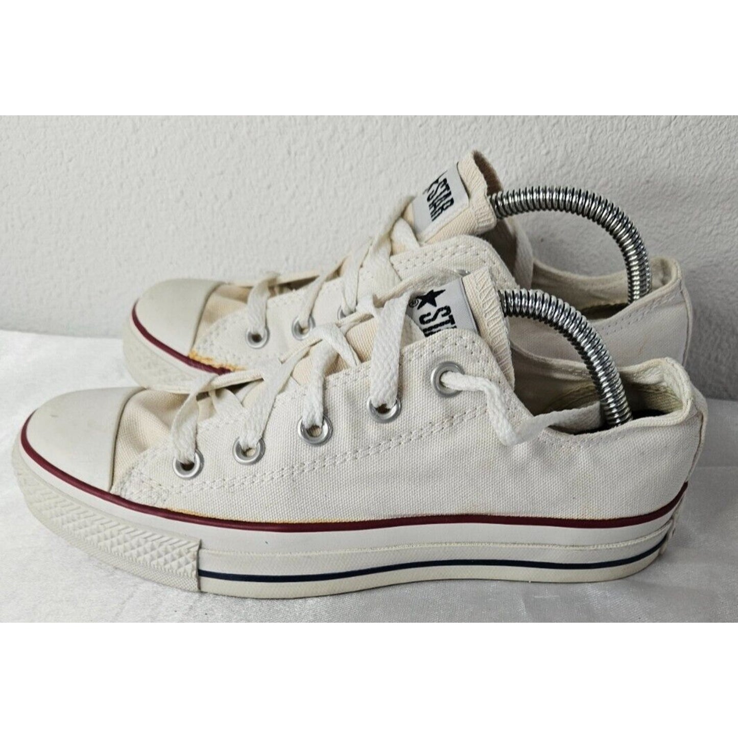 Converse Chuck Taylor All Star Low Top Sneakers White Women’s 6/Men’s 4 Canvas