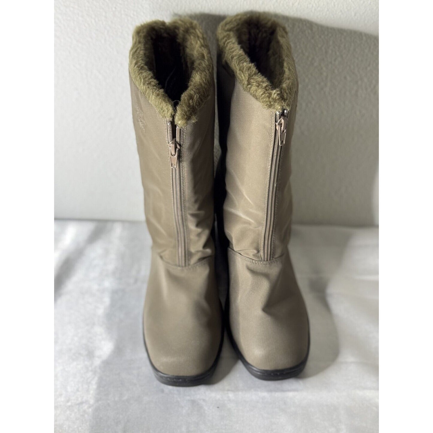 Snowflake Women’s Taupe Faux Fur Lined Winter Boots Size 9M