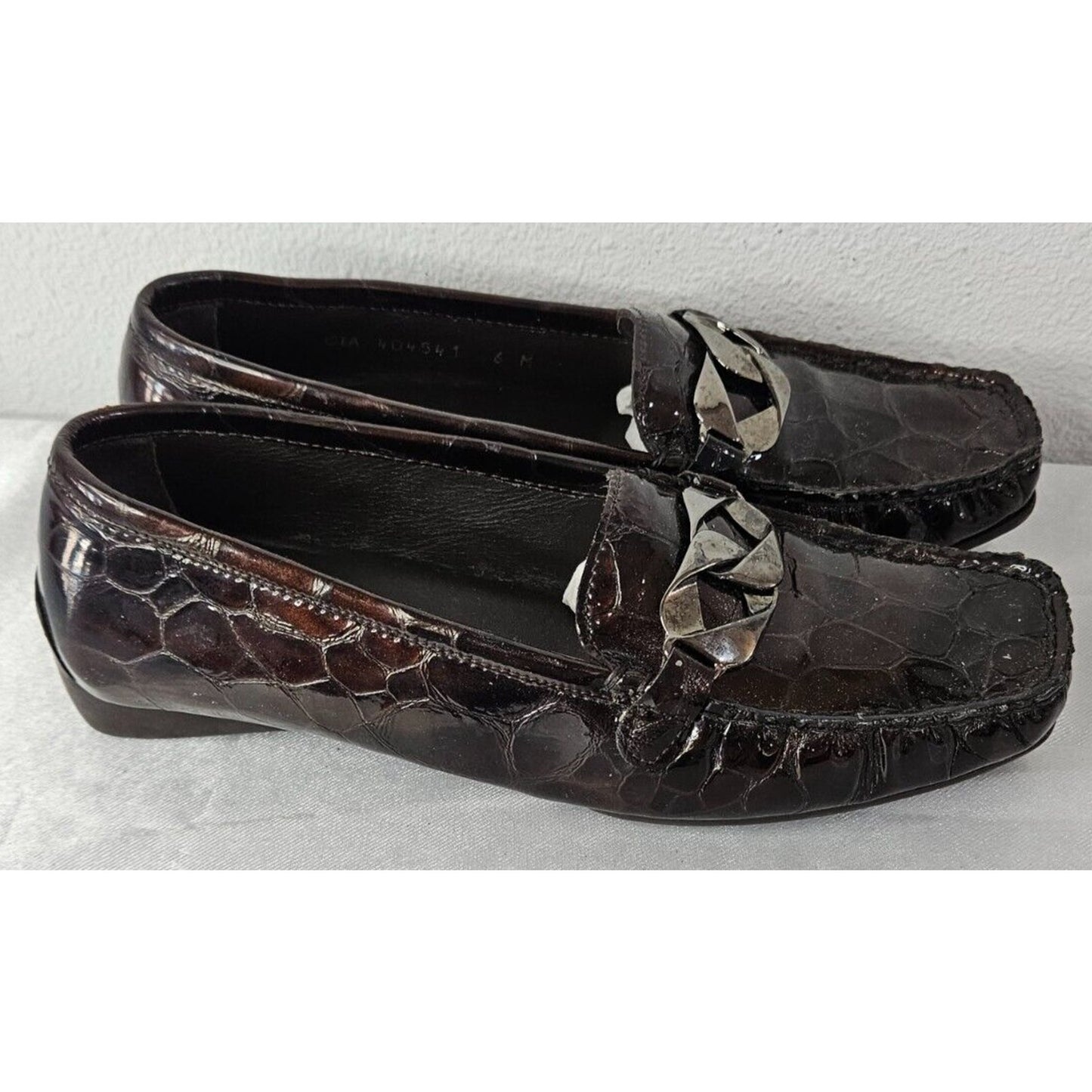 Stuart Weitzman Croc-Embossed Leather Loafers Women’s 6M Brown Chain Detail