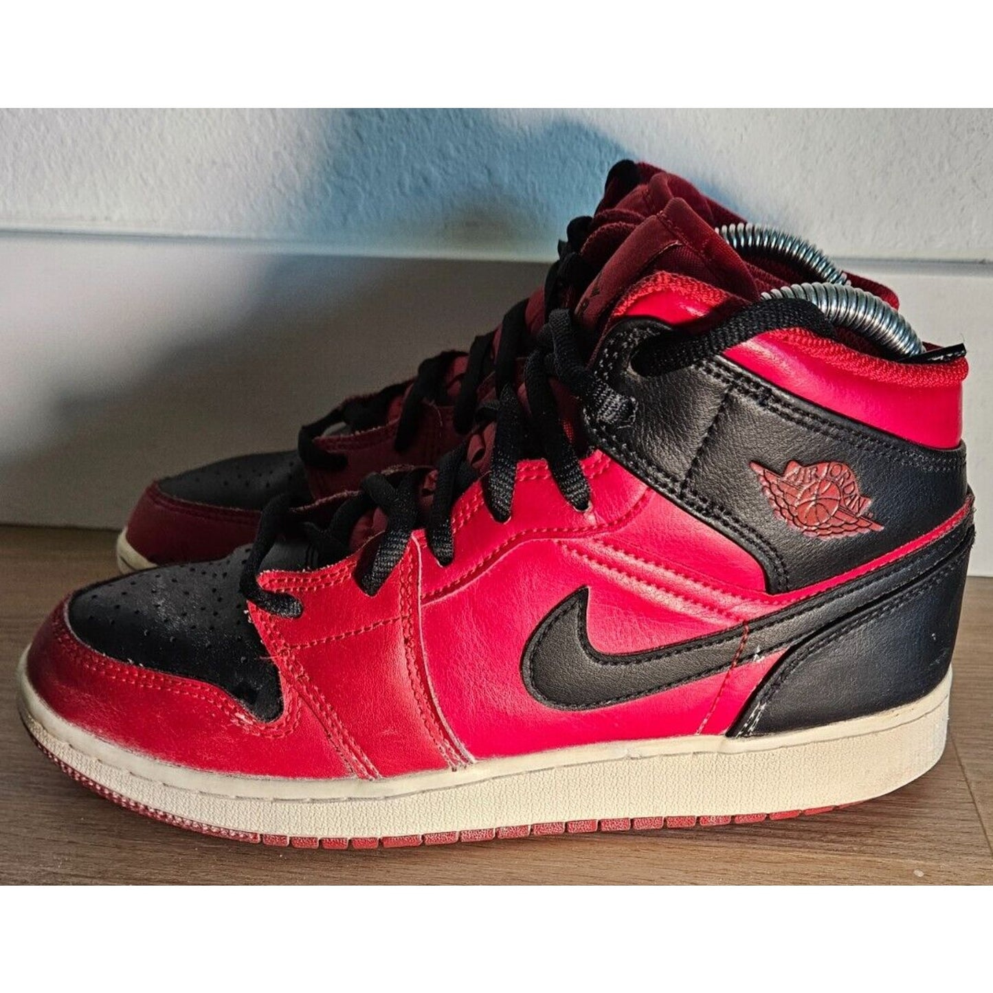 Nike Air Jordan 1 Mid SE (GS) Red/Black Basketball Shoes Size 6.5 554725-660