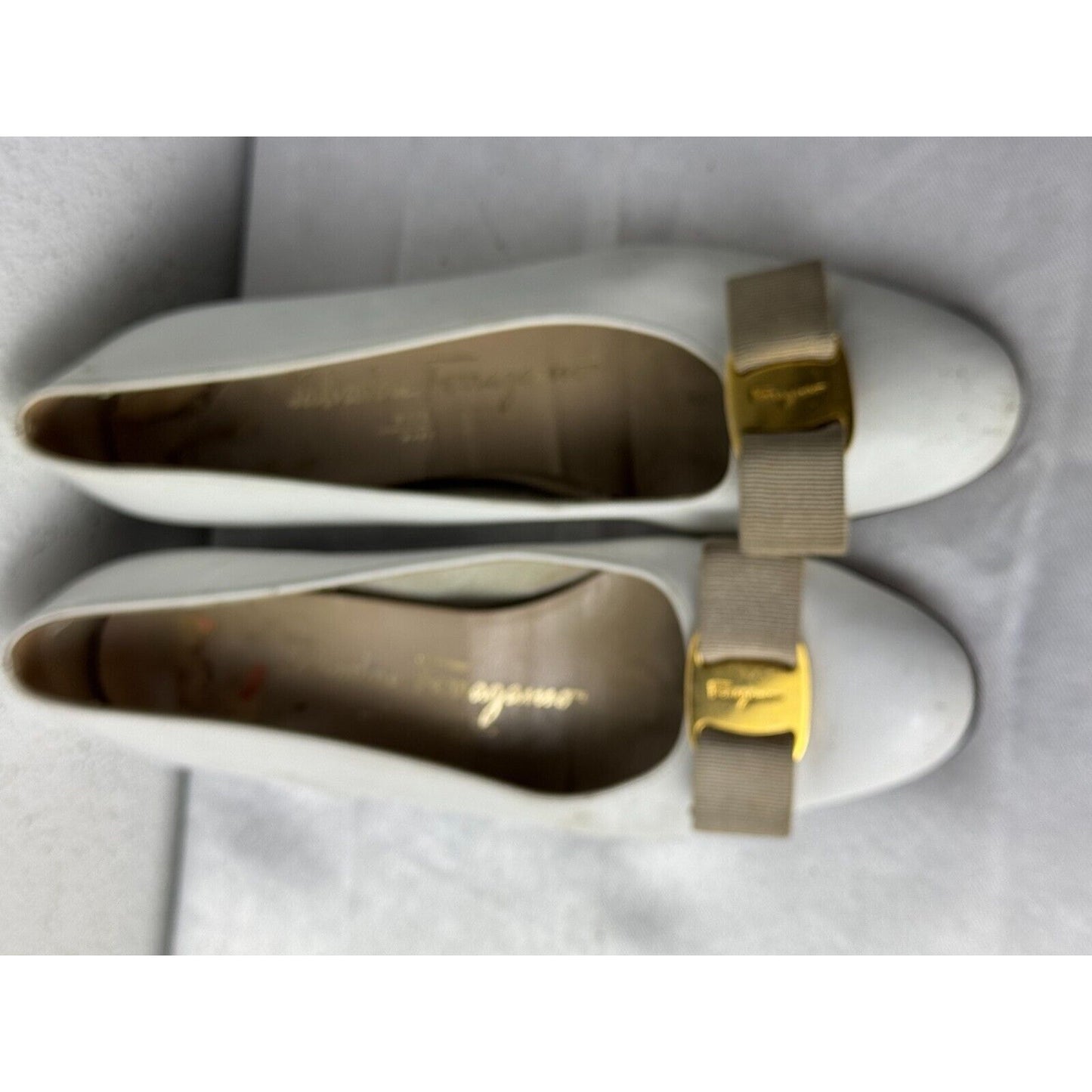 Salvatore Ferragamo Varina Bow Flats Women’s 5 White Leather Gold Hardware Italy