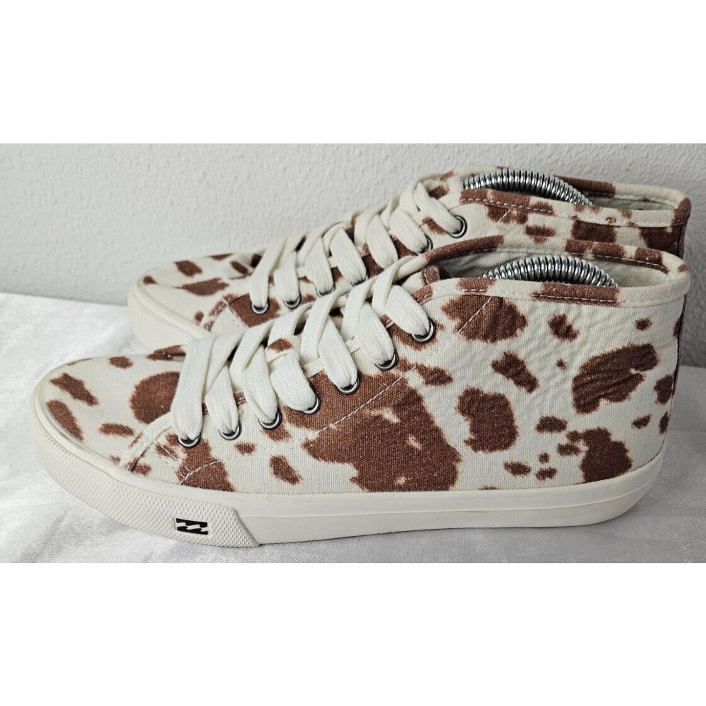 Billabong Parker Cow Print High-Top Sneakers Women’s Size 8 Trendy Casual Shoes