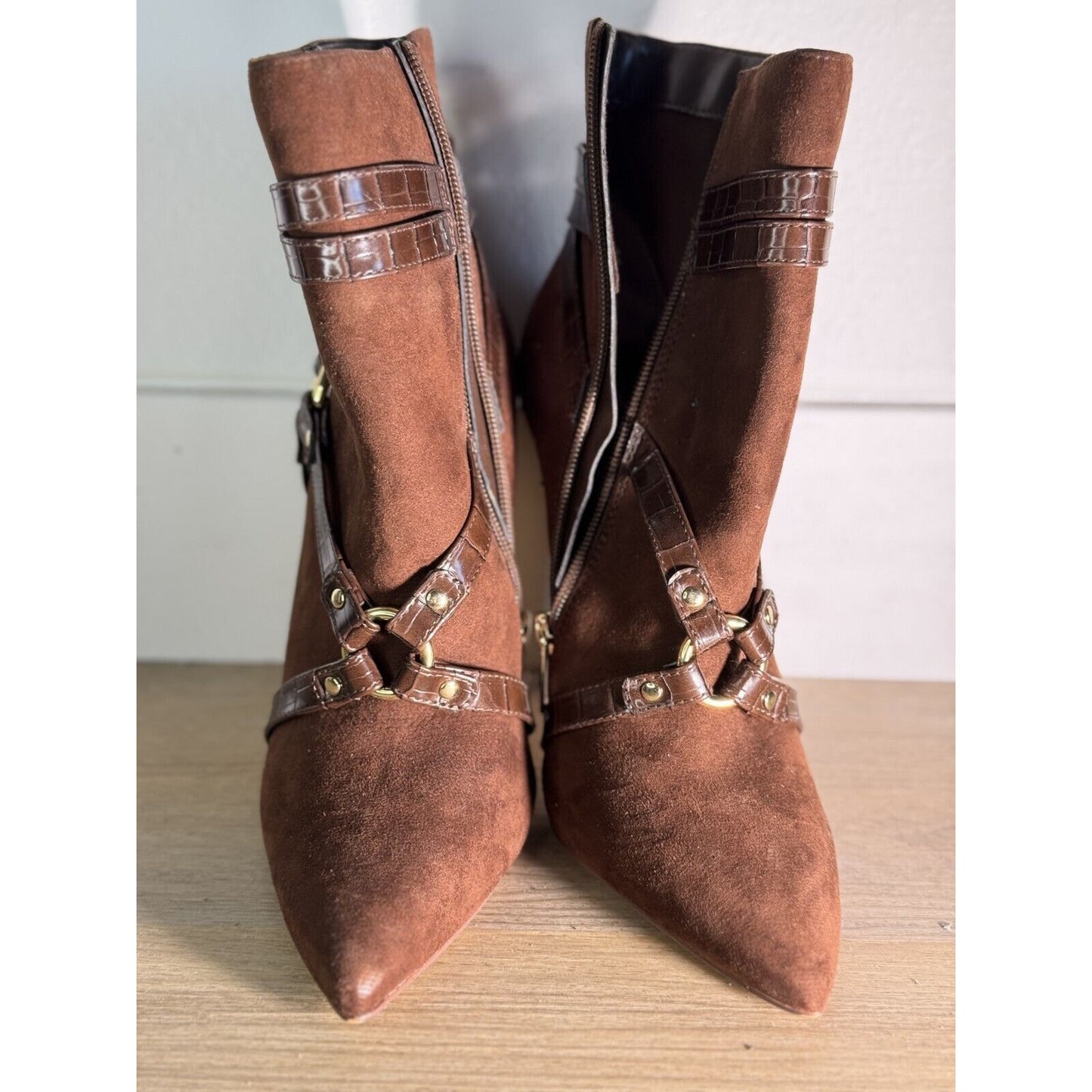 eBay Product Description: Jennifer Lopez Collection Women's Brown Suede Heels