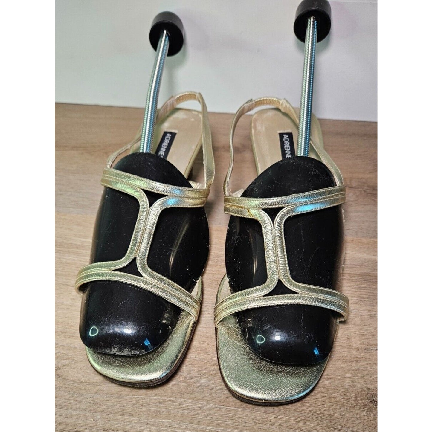 Adrienne Vittadini Women’s Gold & Black Leather Sandals 8.5 Italy T-Strap Block