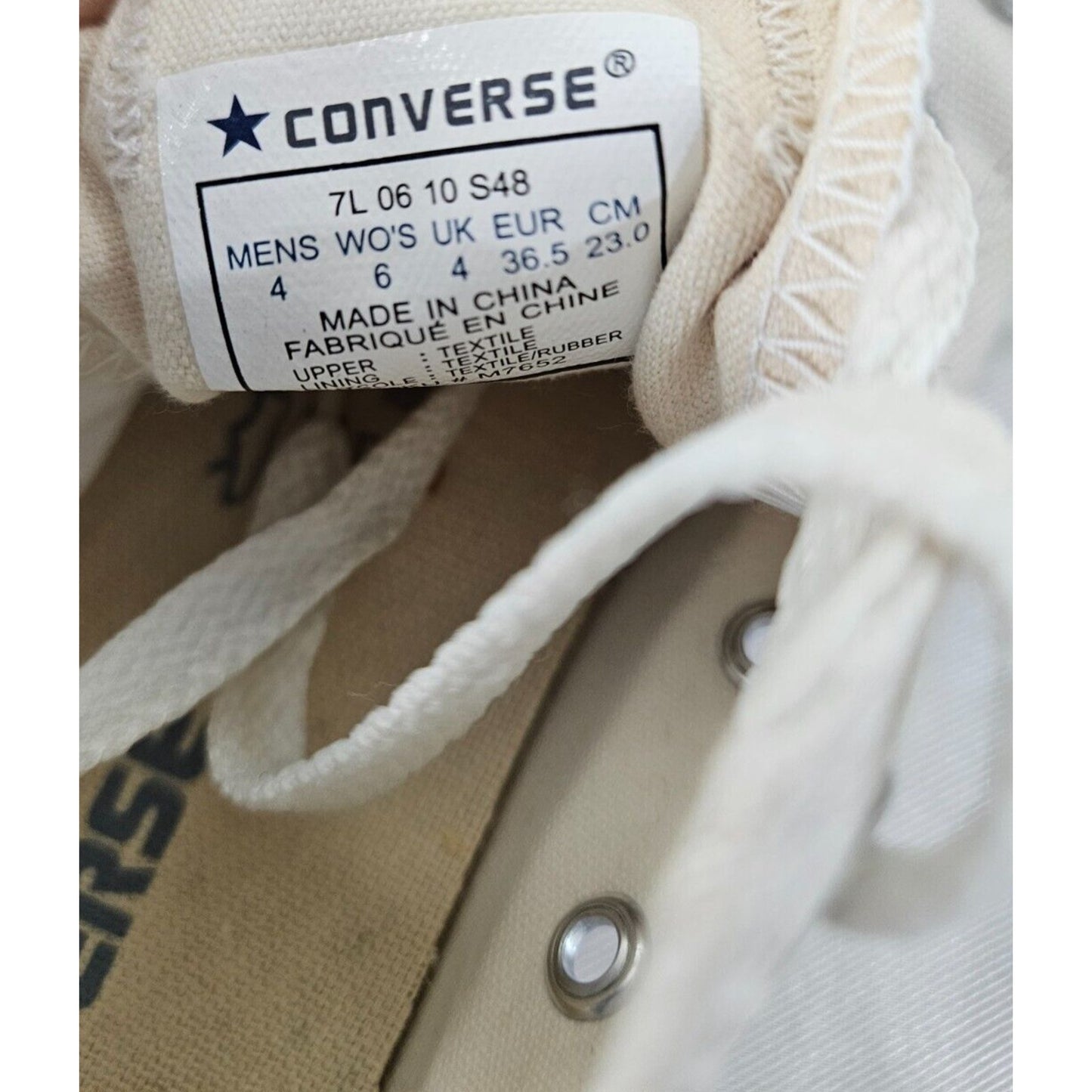 Converse Chuck Taylor All Star Low Top Sneakers White Women’s 6/Men’s 4 Canvas