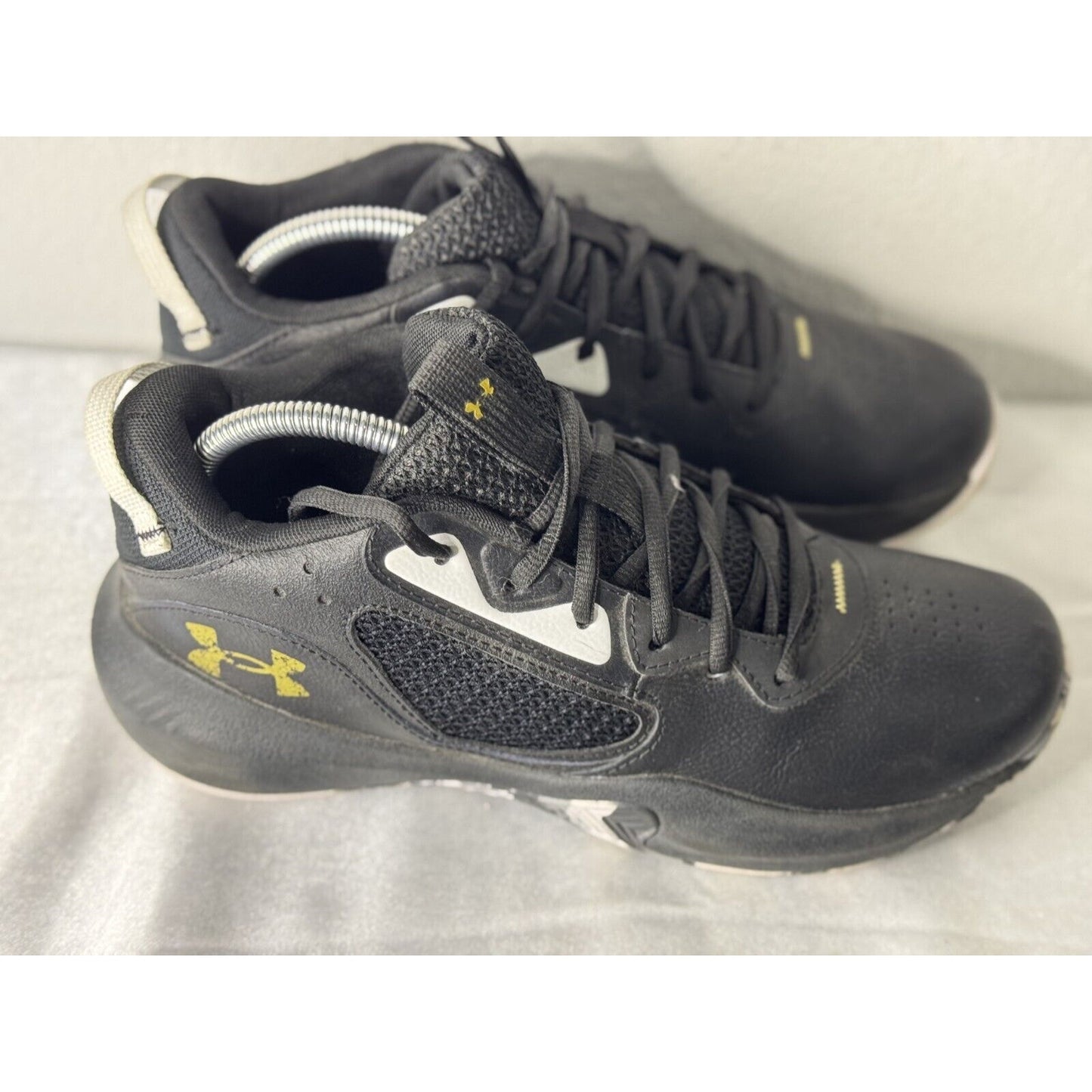 Under Armour Men's Lockdown 5 Basketball Shoes Size 8 Black Gold Athletic