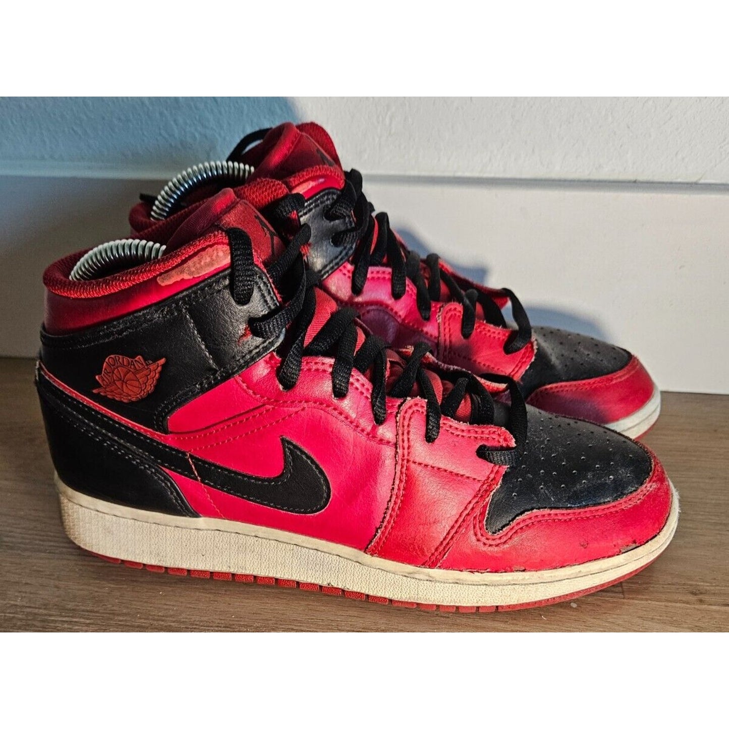 Nike Air Jordan 1 Mid SE (GS) Red/Black Basketball Shoes Size 6.5 554725-660