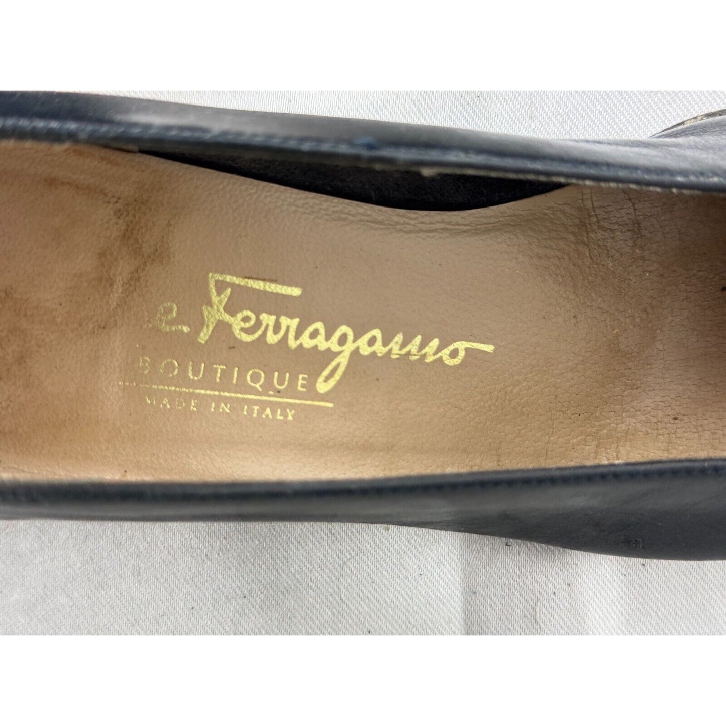 Salvatore Ferragamo Vara Bow Pumps Women’s 5 Black Leather Gold Detail