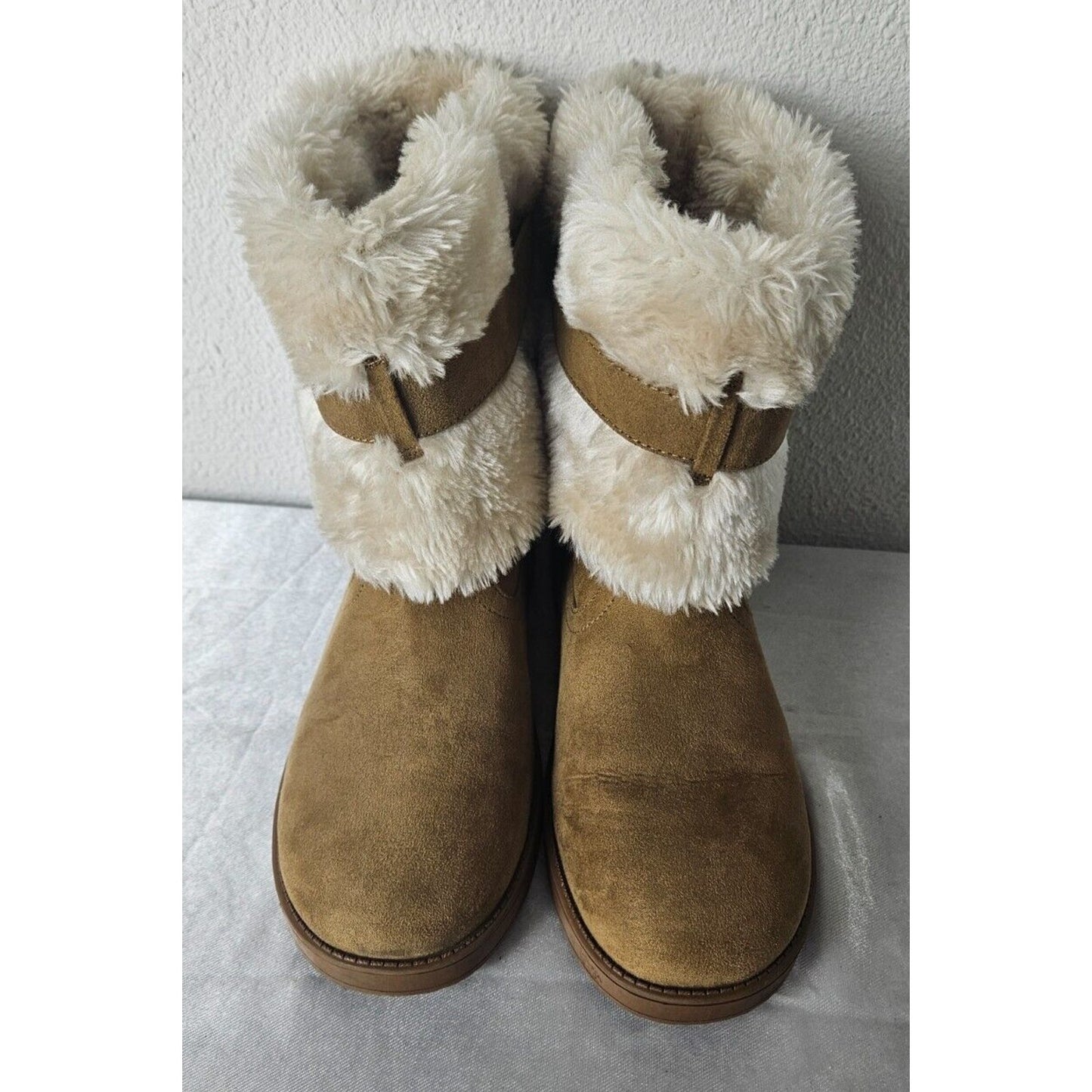 Guess Women's Winter Boots Size 6.5 Tan Suede Faux Fur Lined Comfort Warmth